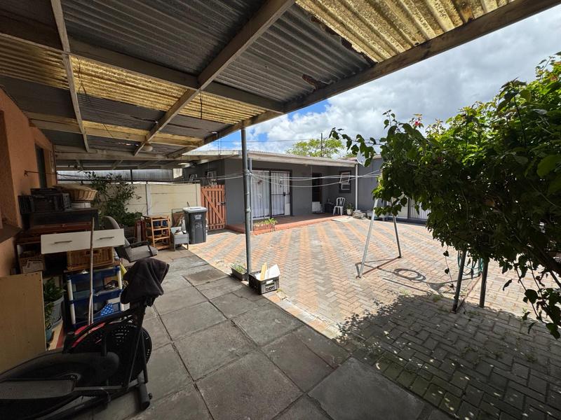 4 Bedroom Property for Sale in Athlone Western Cape